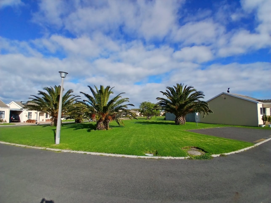 To Let 2 Bedroom Property for Rent in Guldenland Western Cape